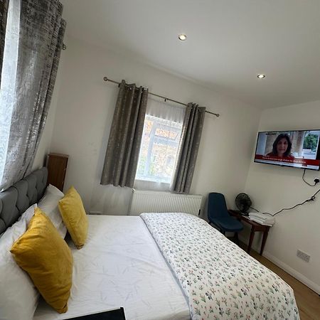 Luxury Ensuite 2Nd Studio Flat With Great Views In Keedonwood Road With Fully Own Bathroom Newly Added And Private Kitchenette Bromley Exterior foto