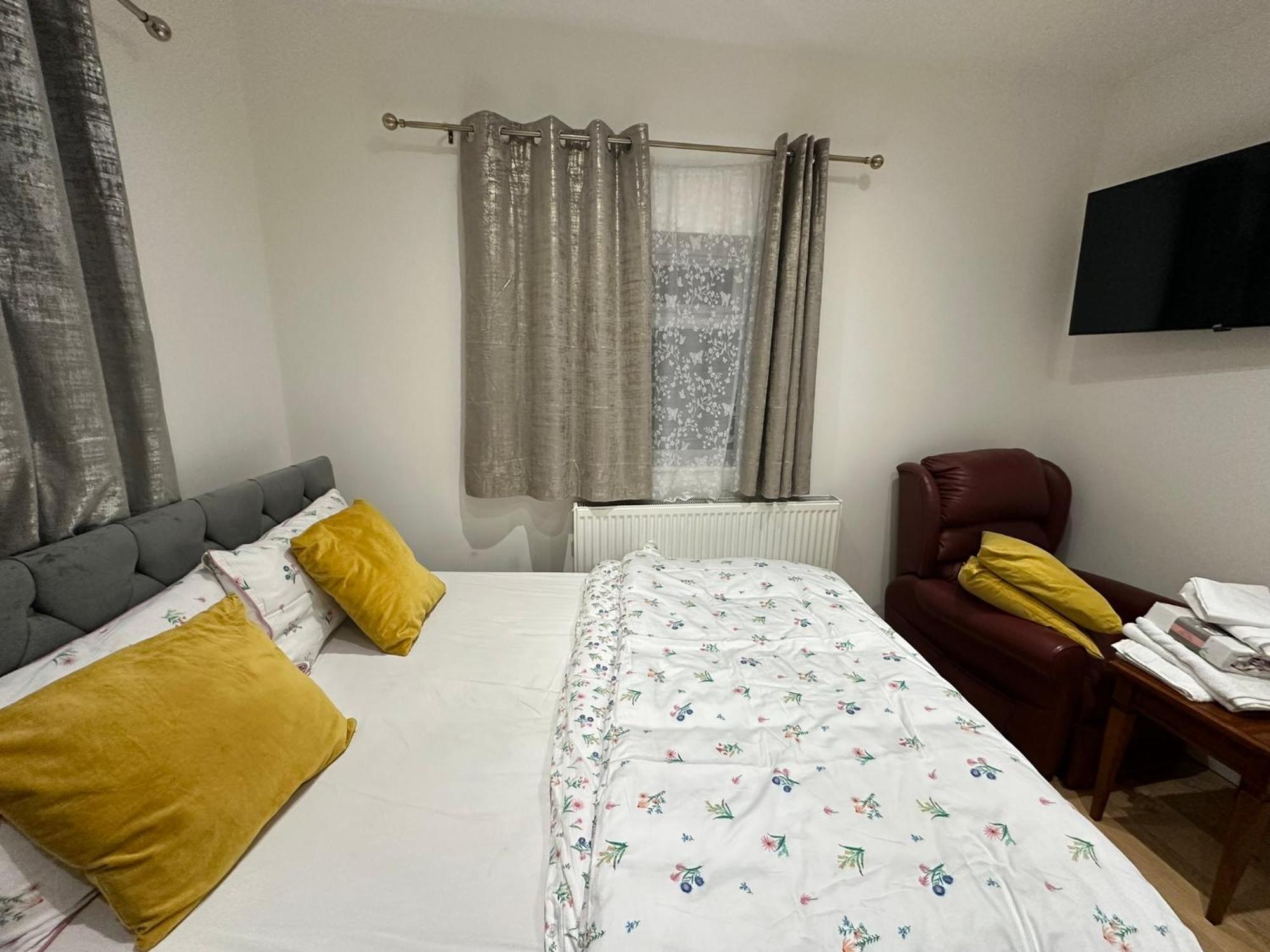 Luxury Ensuite 2Nd Studio Flat With Great Views In Keedonwood Road With Fully Own Bathroom Newly Added And Private Kitchenette Bromley Exterior foto
