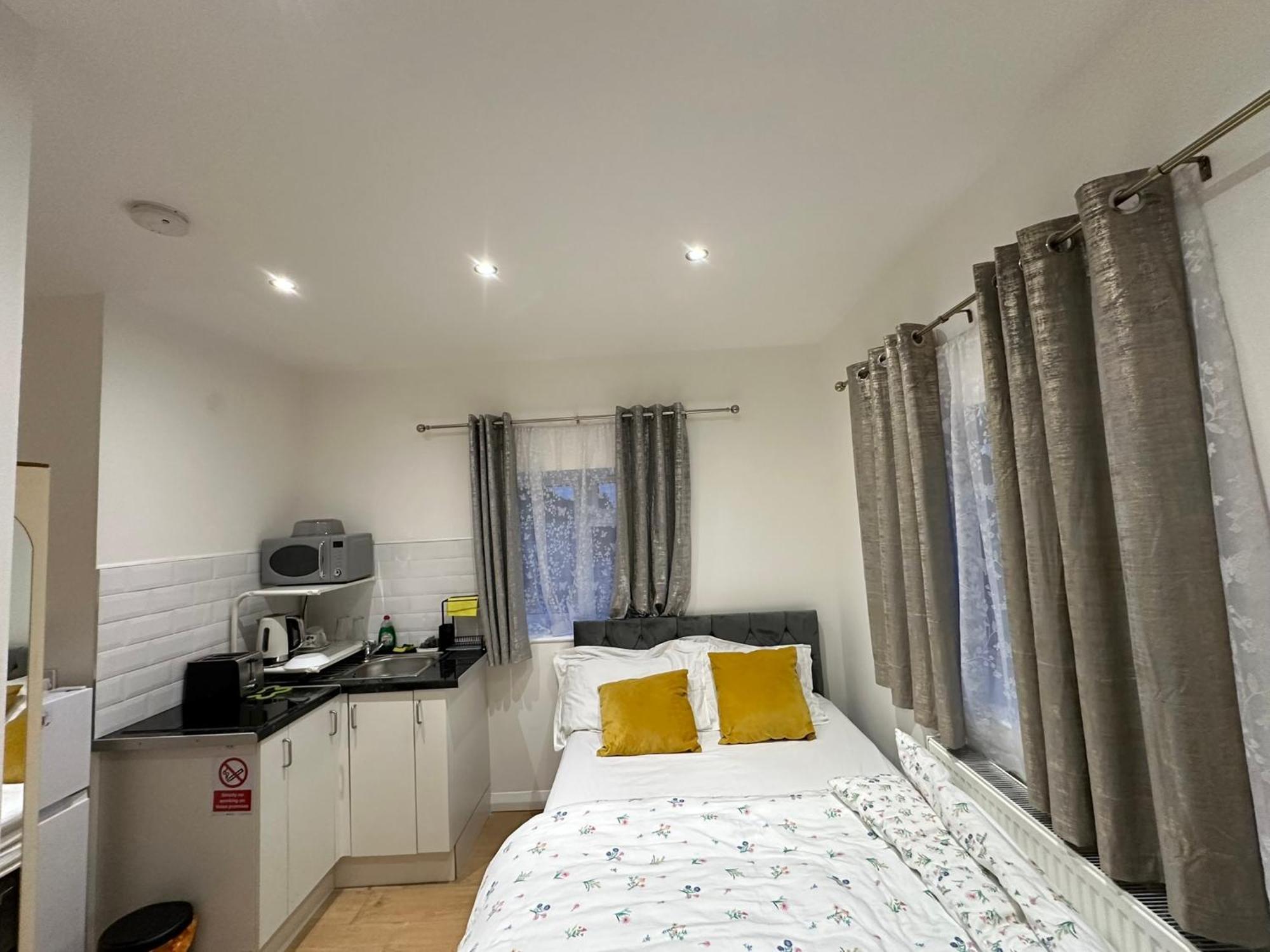 Luxury Ensuite 2Nd Studio Flat With Great Views In Keedonwood Road With Fully Own Bathroom Newly Added And Private Kitchenette Bromley Exterior foto