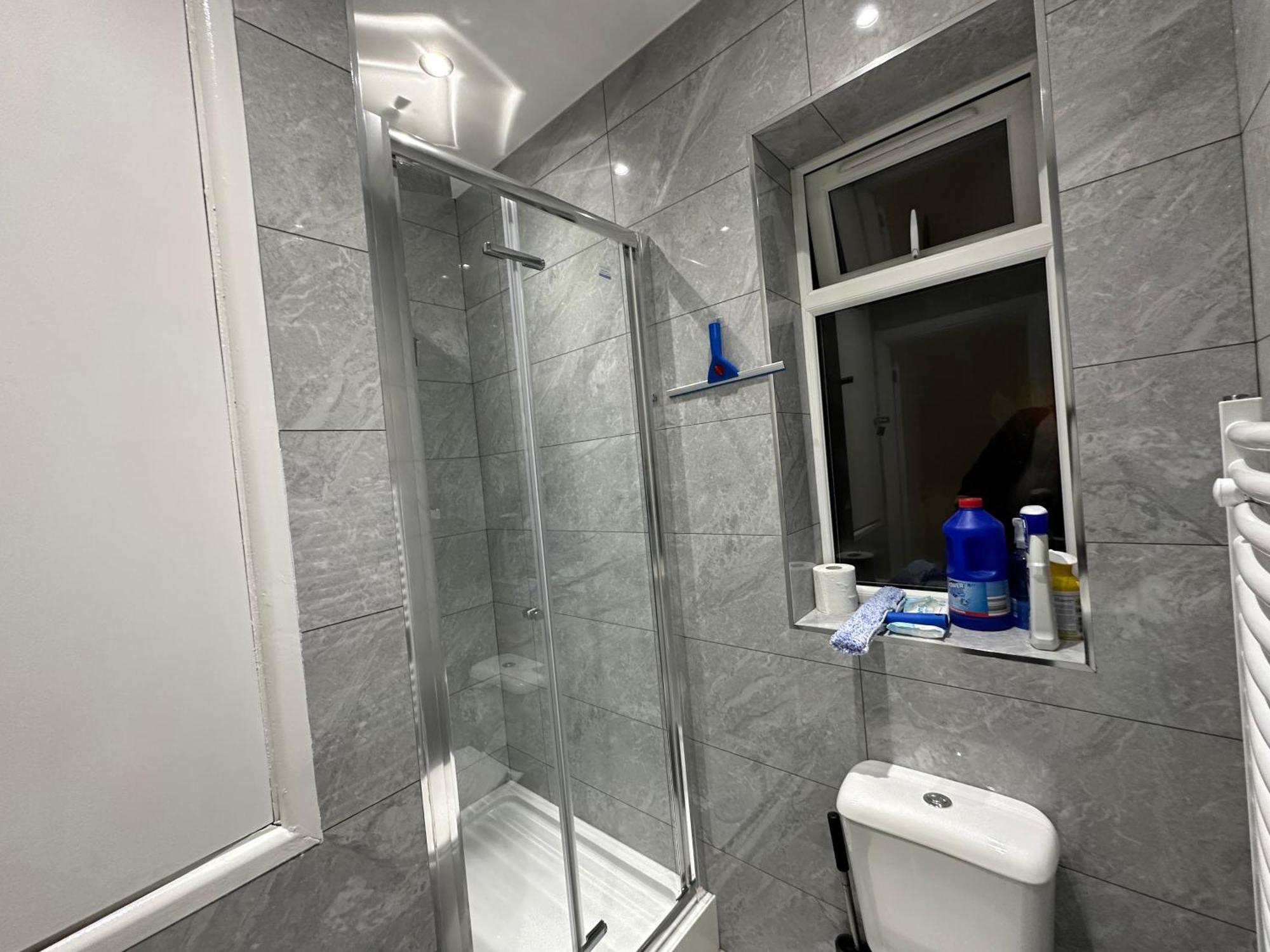 Luxury Ensuite 2Nd Studio Flat With Great Views In Keedonwood Road With Fully Own Bathroom Newly Added And Private Kitchenette Bromley Exterior foto