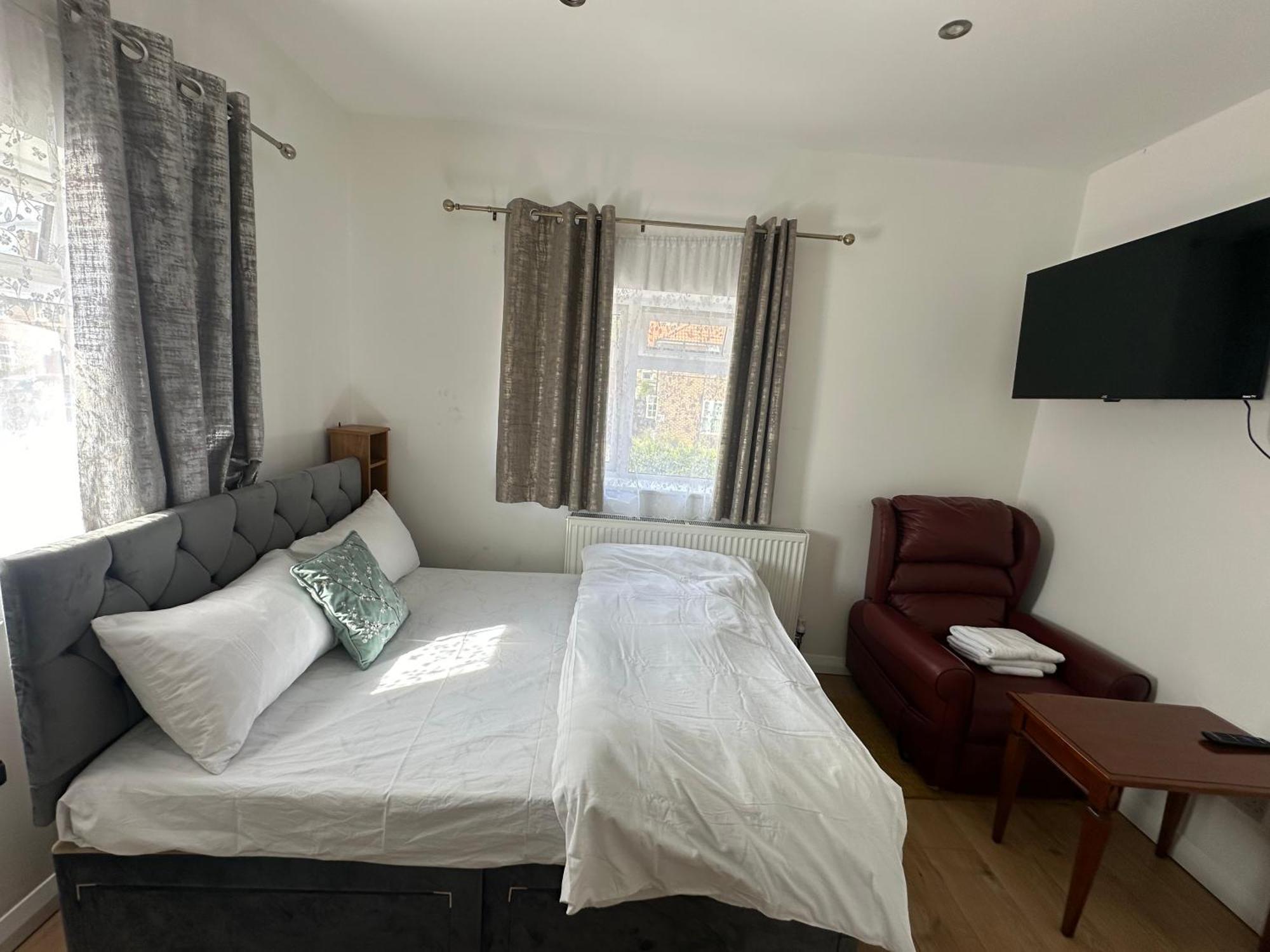 Luxury Ensuite 2Nd Studio Flat With Great Views In Keedonwood Road With Fully Own Bathroom Newly Added And Private Kitchenette Bromley Exterior foto