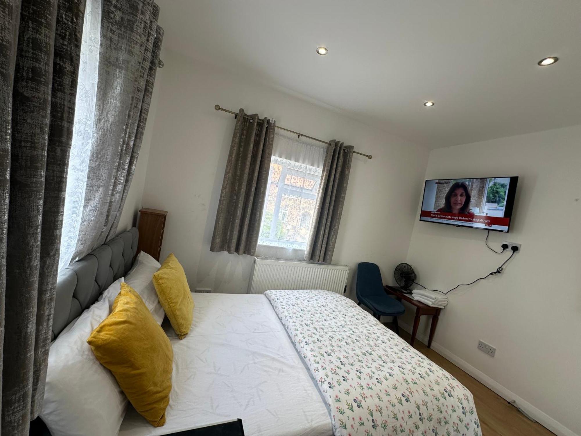 Luxury Ensuite 2Nd Studio Flat With Great Views In Keedonwood Road With Fully Own Bathroom Newly Added And Private Kitchenette Bromley Exterior foto